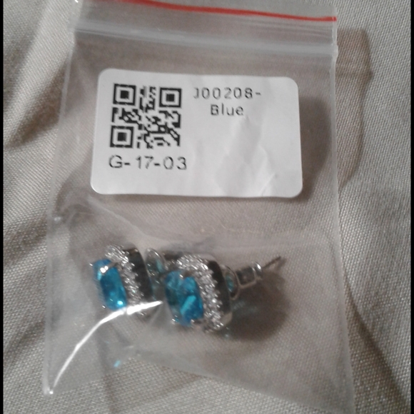 Earrings - Picture 5 of 5